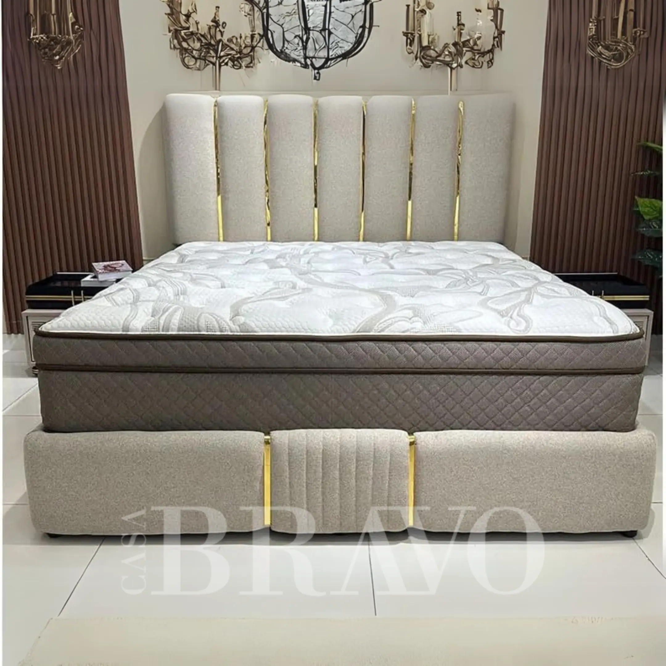 سرير AureusLine - فخامة منحوتة بلمسات ذهبية