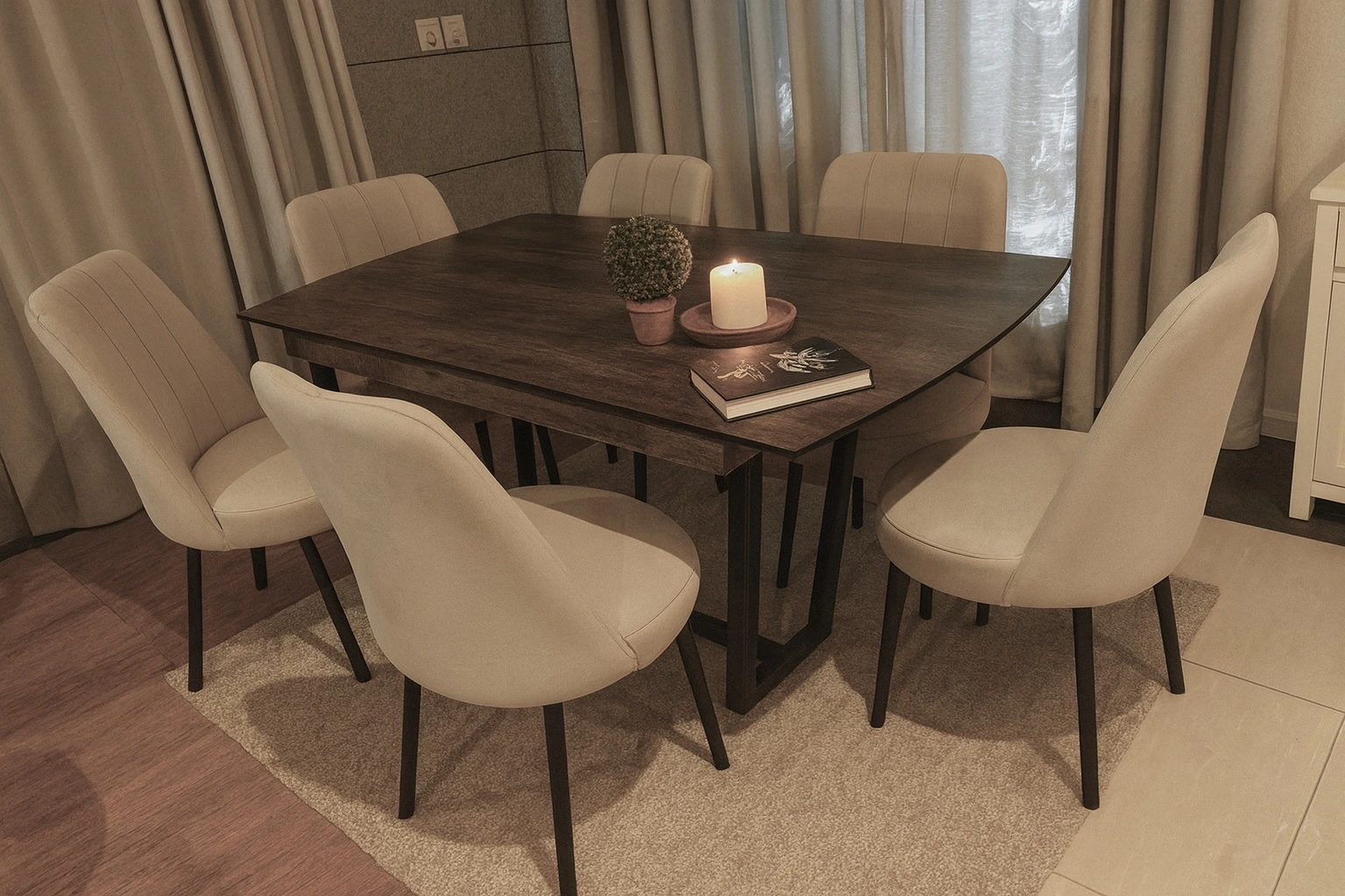 طقم سفرة بمظهر خشبي