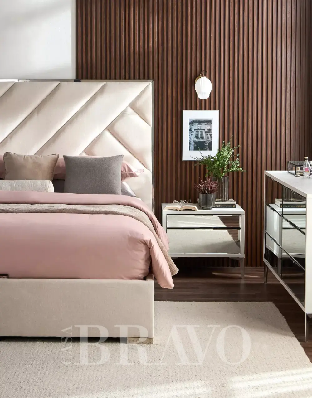 سرير فيلورا دايموند - نسيج منحوت مع أناقة عاكسة