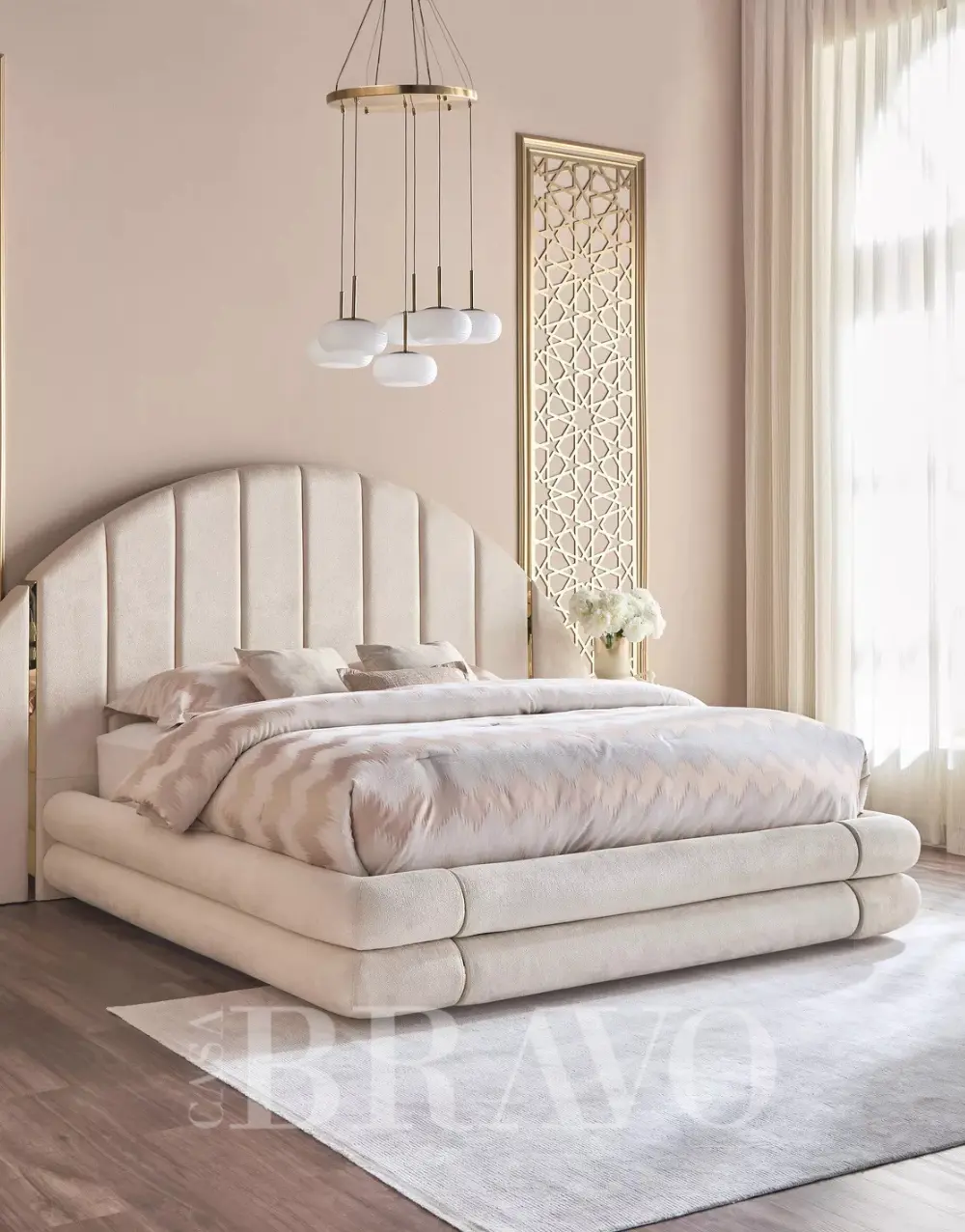 سرير أوريليا كيرف - أناقة منحوتة بتفاصيل فاخرة